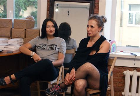 К родственникам участниц группы Pussy Riot пришли с обысками Новая газета Европа