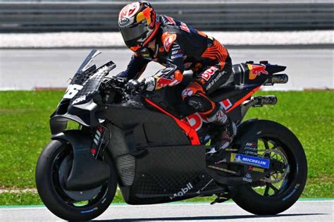 MotoGP test Sepang KTM przedstawia nową owiewkę z efektem podłoża