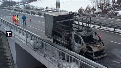 Kamion U Pokretu Se Zapalio I Potpuno Izgoreo Buktinja Na Auto Putu