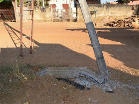 G Carro Colide Contra Poste E Deixa Bairro Parcialmente Sem Energia