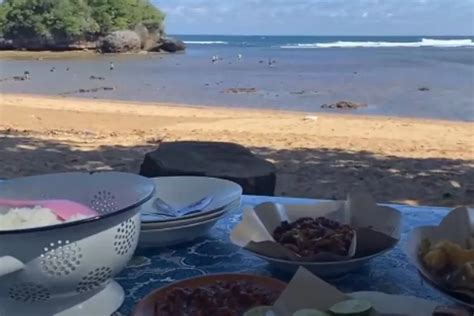 Maknyuss Pol Nikmatnya Warung Makan Mak Sih Nakam Enak Dengan