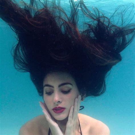 Pin By C101zepolgiarc On Hair Underwater Underwater Portrait