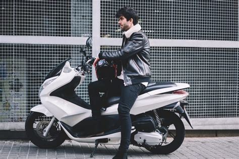 Comment choisir une assurance scooter 125 adaptée aux jeunes