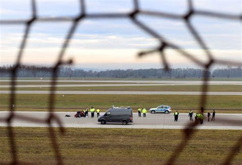 Flieger Mit Notfall Patient Konnte Wegen Klimaprotest Nicht Landen