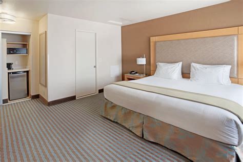 °HOLIDAY INN EXPRESS MONTEREY - CANNERY ROW, AN IHG HOTEL MONTEREY, CA ...