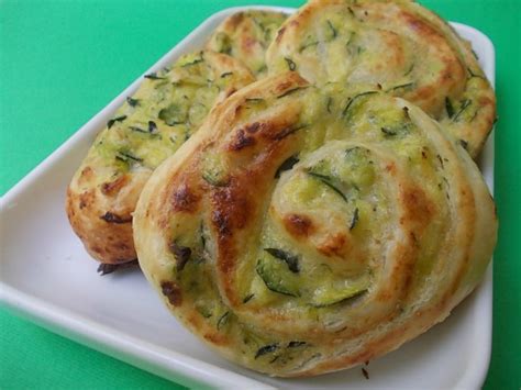 Girelle Di Sfoglia Con Zucchine E Formaggio Spalmabile