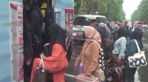 Petugas Gabungan Bandara Juanda Gagalkan Pembarangkatan Tkw Ilegal