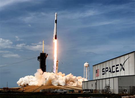 Here S Why SpaceX Pays Up To 25K For People To Hack Starlink Time