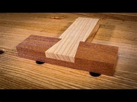 How to cut a DOVETAIL HALVING JOINT by HAND