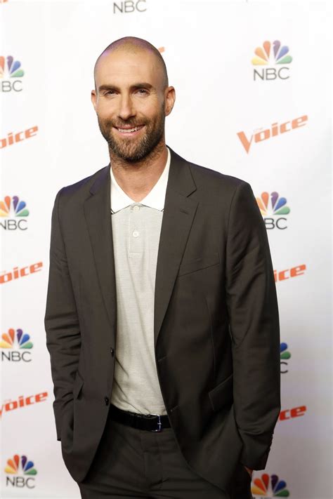 Adam Levine Debuts His Bald Head On The Voice See Twitter S Funniest Reactions Glamour