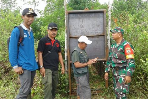 Foto BBKSDA Riau Kunjungi Rumah Warga Yang Sering Dilewati Harimau