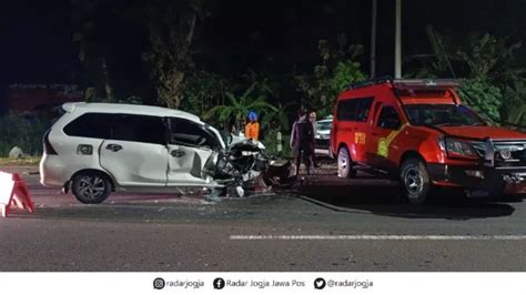 Dua Minibus Adu Banteng Tiga Luka Berat Radar Jogja