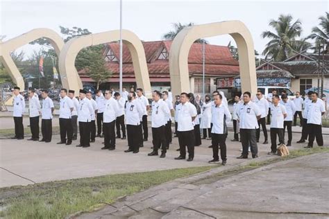 Bupati Tanjab Barat H Anwar Sadat Pimpin Apel Pagi Hari Pertama Masuk