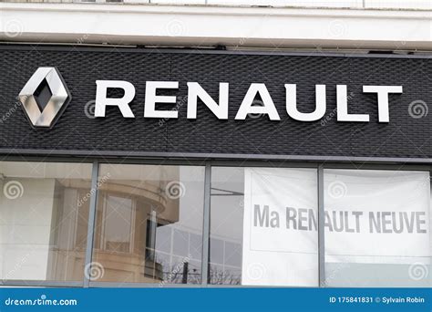 Bordeaux Aquitaine France 03 15 2020 Renault Brand Sign Logo