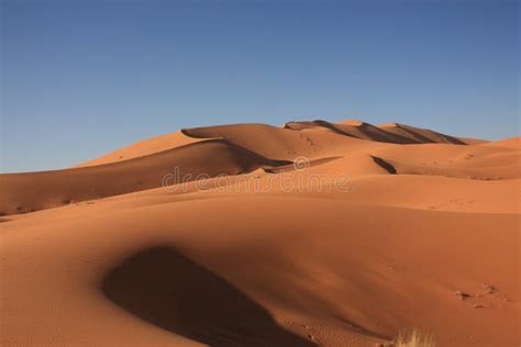 Dunas De Arena En Sahara Desert En Merzouga Marruecos Foto De Archivo