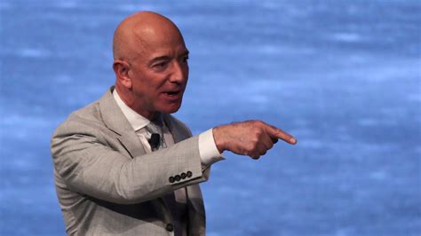 Jeff Bezos Cashes In 1 8 Billion Of Amazon Stock Will Keep 1 4