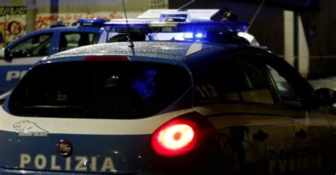 Pisa Madre E Figlia Di Anni Trovate Nude In Auto Dove Sono Pu Chiamare Aiuto Il