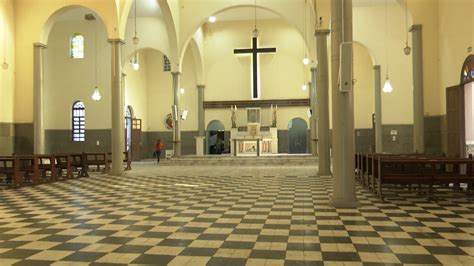 Tarado Flagrado Se Masturbando Dentro Da Catedral De Santa Luzia Em