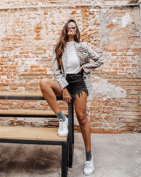 15 Outfits Coquetos E Irresistibles Con Shorts De Mezclilla Es La Moda