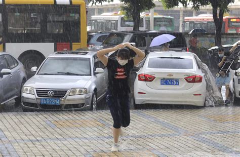 受台风外围环流影响，广州多地风雨来袭