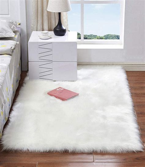 HARESLE Faux Fur Fluffy Rug Faux Sheepskin Rugs White Floor Carpet For