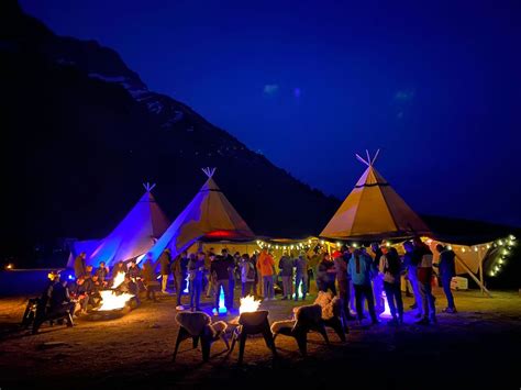 Une soirée de fin d année originale sous tipis géants scandinaves avec