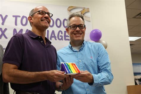 Cook County Issues 10 000th Same Sex Marriage License Chicago Tribune