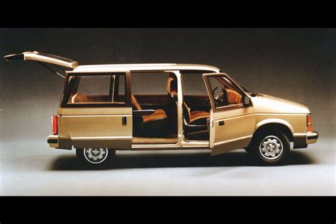 Why Did It Take Minivans a Decade to Get Dual Sliding Doors? - Autotrader