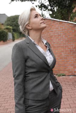 MomXXX Jimena Lago Kathy Anderson Horny Student Woken By Estate Agent 148 Pics 4000x2667 Oct