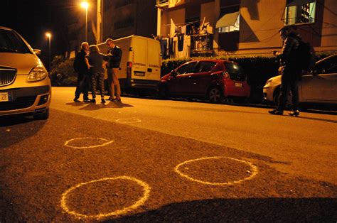 Paura A Napoli Spari Nella Notte Nel Quartiere Pianura Ipotesi Guerra