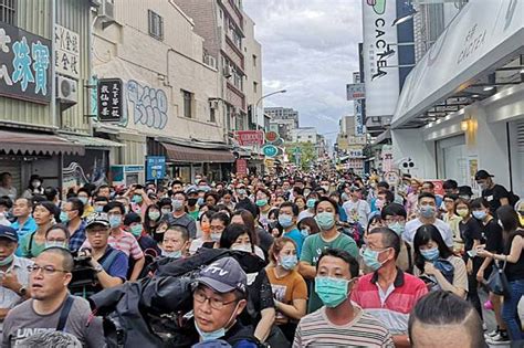 粉絲擠爆也要親睹｢防疫五月天」 陳時中：實在太擠了；民眾：宛如當年郭富城 放言fount Media Line Today