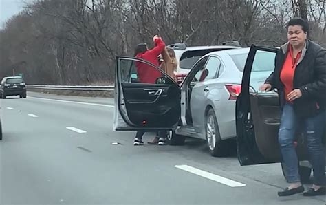 Caught On Camera Two Women Fight In Middle Of Busy Highway Woai