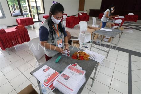 PELIPATAN SURAT SUARA PILKADA CALON TUNGGAL ANTARA Foto