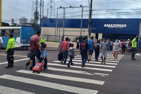 Prefeitura De Manaus Continua A Revitalização De Faixas De Pedestres Em