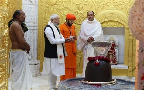 Pm Performs Pooja And Darshan At Valinath Mahadev Temple In Mahesana