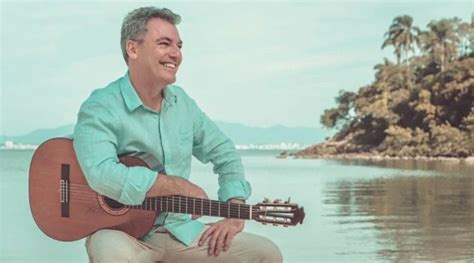 Luiz Meira Vituoso Guitarrista Brasileiro Se Apresenta Em Show