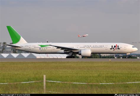 Ja J Japan Airlines Boeing Er Photo By Bruno Muthelet Id