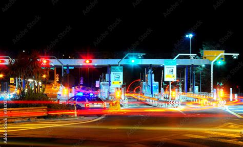 Posto Di Blocco Al Casello Autostradale Polizia Stradale Di Notte