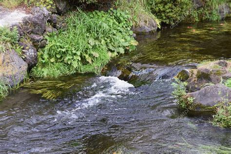 Atracción turística en Japón Oshino Hakkai en la Prefectura de