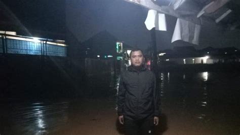 Hujan Deras Picu Banjir Di Cimanggung Ratusan Rumah Dikabarkan