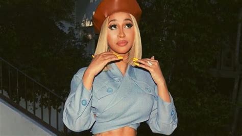 Cardi B Quebra Recorde E Se Torna A Artista Feminina A Ficar Mais Tempo