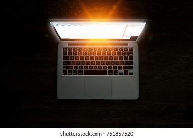 Laptop Blank White Screen On Dark Stock Illustration 2166913143 | Shutterstock