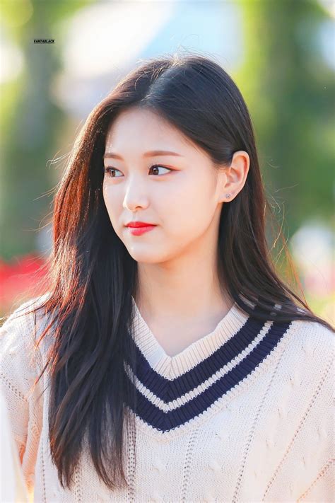 Hyunjin Loona 현진 이달의소녀 Girl Kpop Girls Kpop Girl Groups