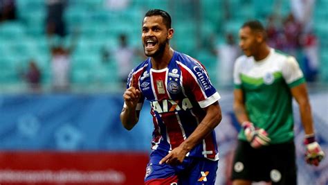 N Utico Contrata Volante Elton Ex Bahia E Atacante Berguinho Ex Abc