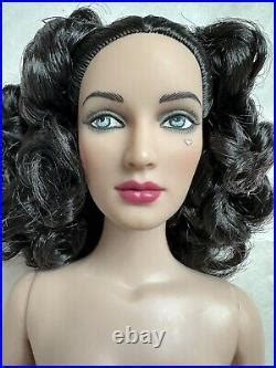 TONNER TYLER WONDERLAND COSTUME BALL RED QUEEN SHAUNA NUDE 16 Fashion DOLL BW Tonner Tyler