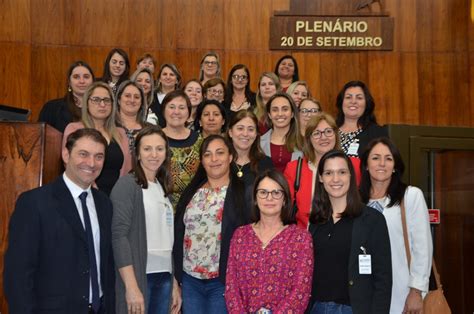 Deputado Paparico Bacchi recepciona líderes femininas da região