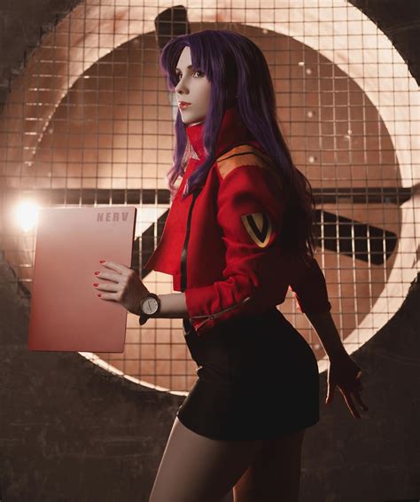 Modelo Peppy Fez Um Encantador Cosplay Da Misato De Neon Genesis