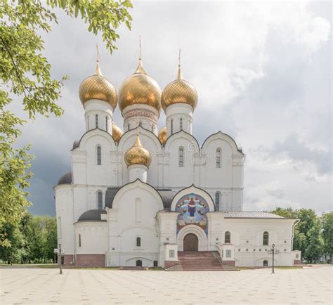 Catedral De La Asunci N Yaroslavl Rusia E Imagen De Archivo Imagen De