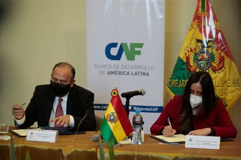 Caf Y Gobierno Firman Contratos Por M S De Usd Millones Para