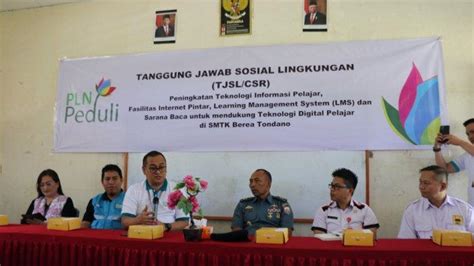 Kebahagiaan Pelajar SMTK Berea Tondano Terpancar Usai Terima Bantuan